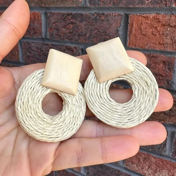 Bohemian Raffia Rattan Drop Earrings - Picture 4 of 6